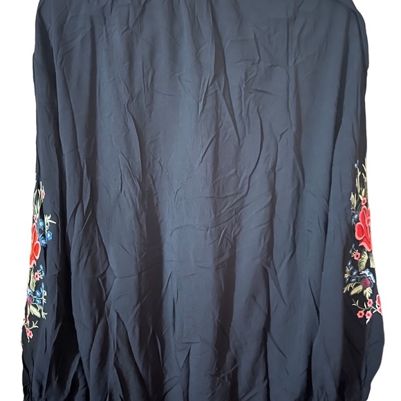 NWT Black long sleeve Blouse with floral embroidery size 3X - Picture 5 of 10